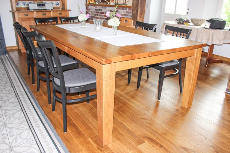 Tische Eiche massiv (Zaunkönig Die Event-Küche, Wiefelstede) (1/3)