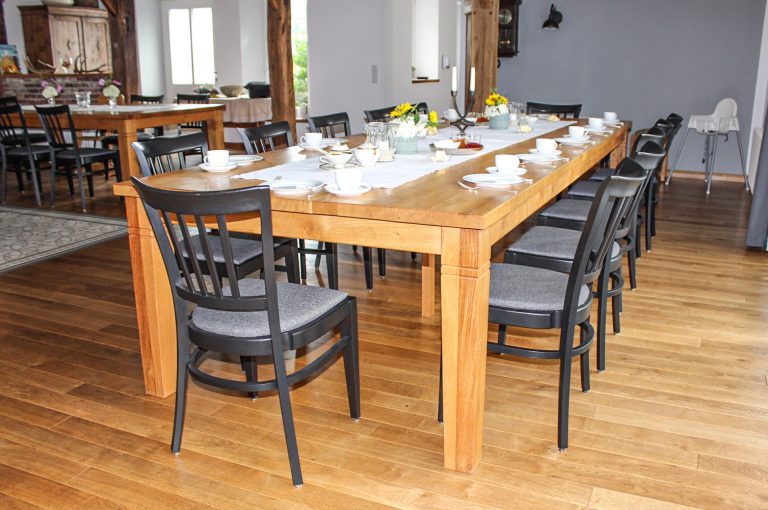 Tische Eiche massiv (Zaunkönig Die Event-Küche, Wiefelstede) (2/3)