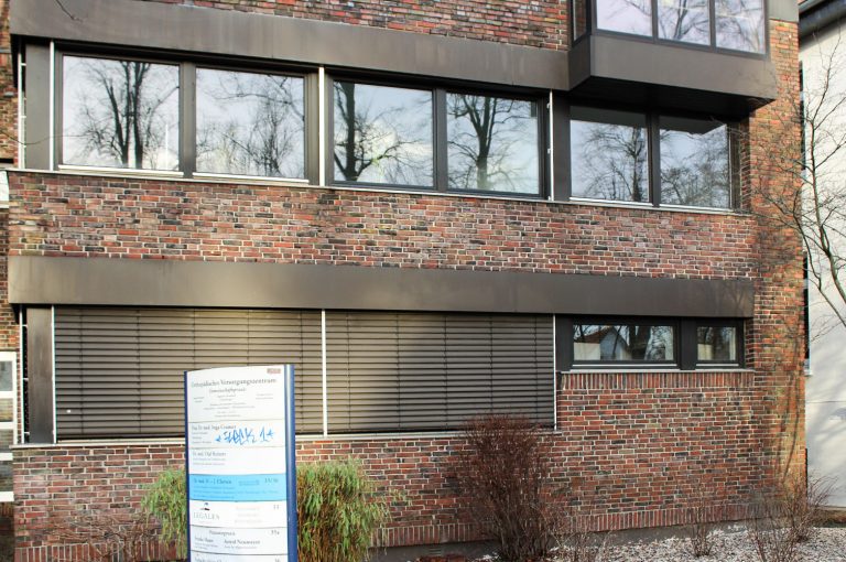 Fenster aus Holz (Orthopädische Praxis, Ofener Strasse, Oldenburg)